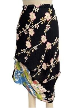 Vintage Harari Skirt Size M Asymmetrical Floral
100% Silk